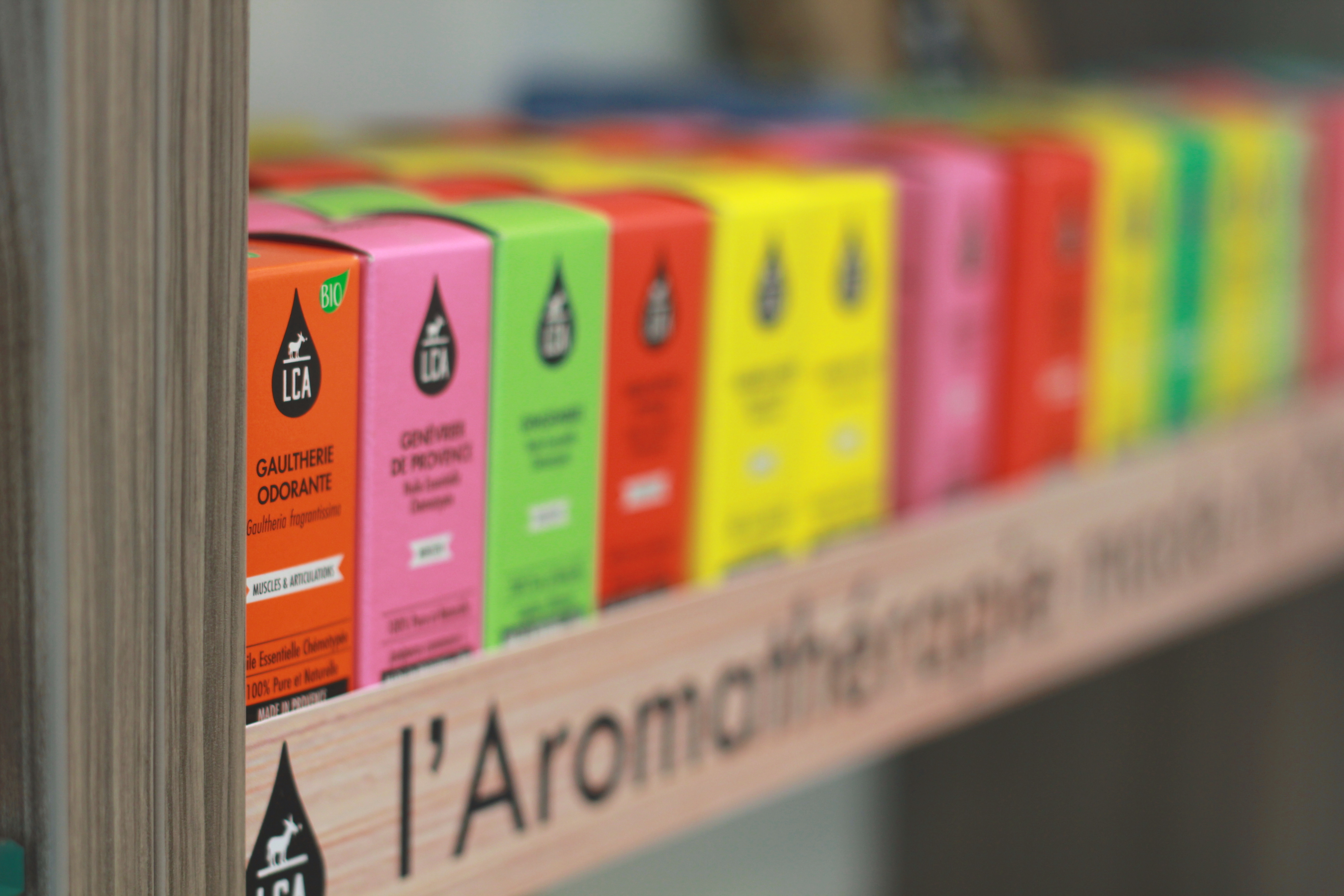 Toutes les huiles essentielles en pharmacie aux qualités thérapeutiques 